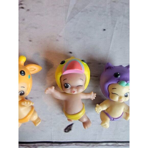 Lot Of 3 Moose Twosies Twozies Baby Infant PVC Figure Giraffe Parrot Cat - Picture 3 of 7